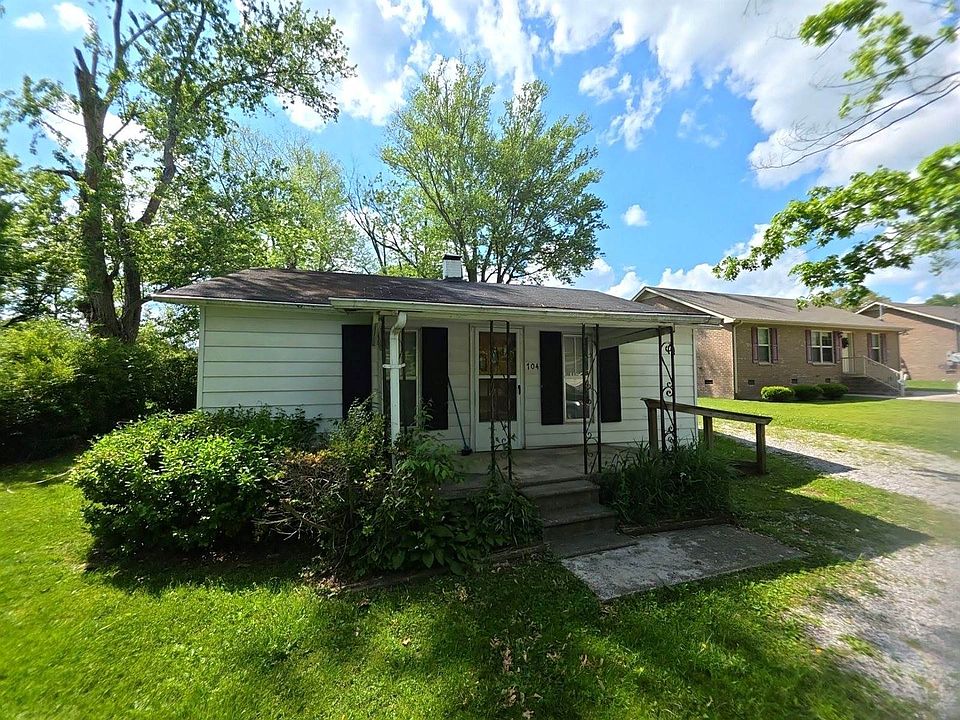 2nd image of 704 Woodrow St