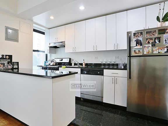 5th image of 137 E 38th St APT 5D