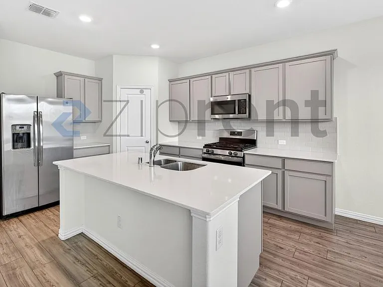 2130 Clarion Dr — Photo 9