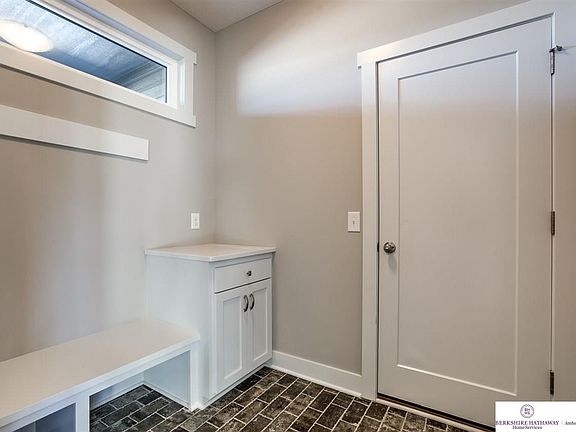 5th image of 229 Tomahawk Cir