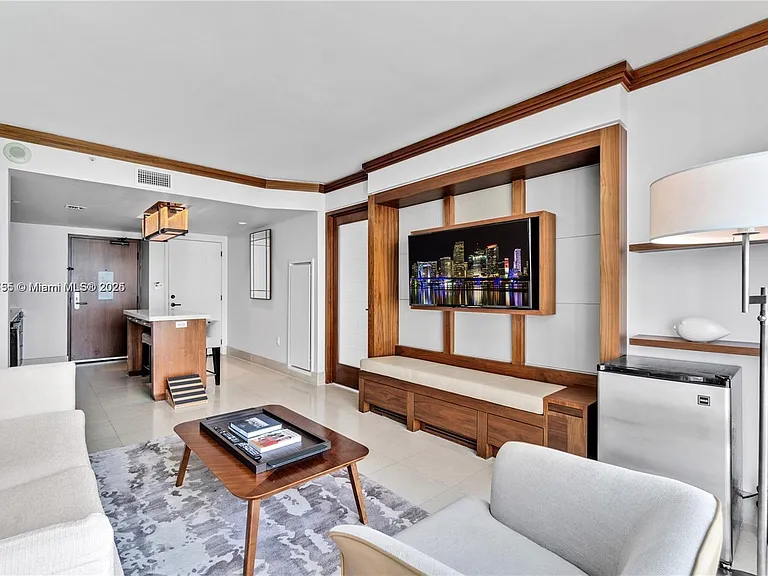6801 Collins Ave #818 — Photo 3