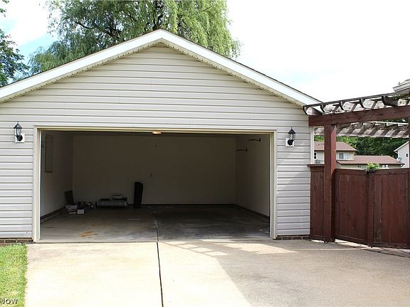 2nd image of 1184 Orchard Ave