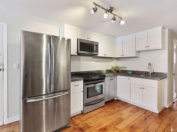 3rd image of 1252 Pacific Ave #A