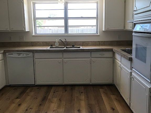 5th image of 2524 Charles St