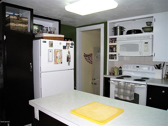 3rd image of 1038 Woodlawn Ave