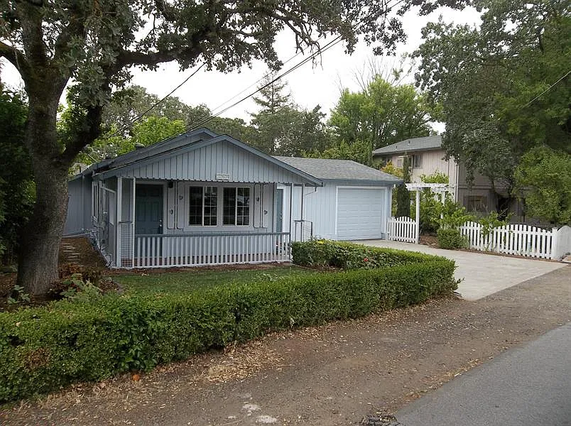 360 Vallejo Ave photo 1