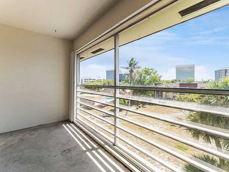 1638 Embassy Dr #410 — Photo 13