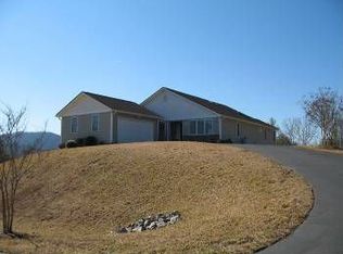 68 Drexel Farm Dr, Hendersonville, NC 28739