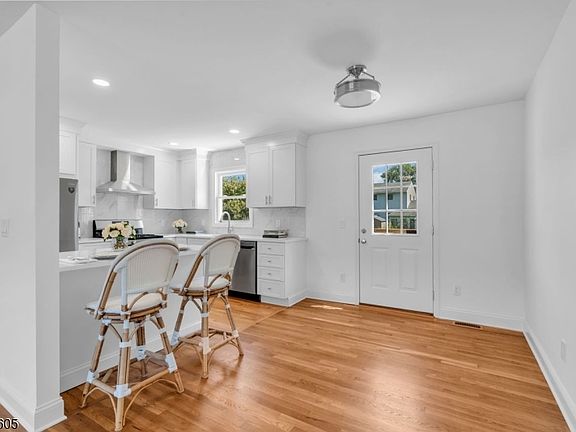 5th image of 16 Alden Terrace