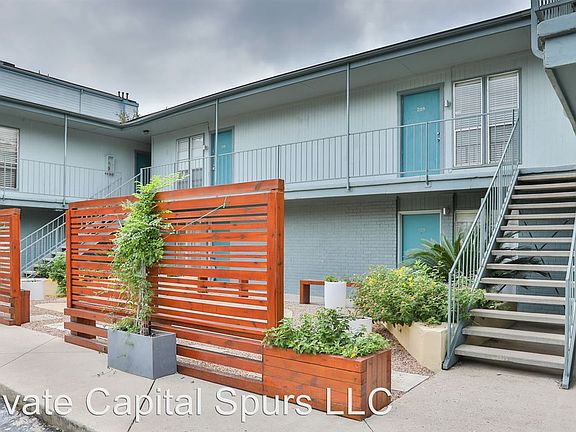 4th image of 305 W 35th St APT 205