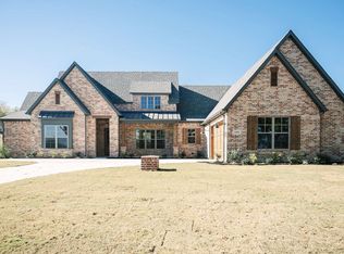 1050 Twin Creeks Dr, Weatherford, TX 76088