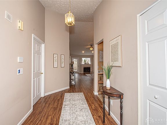 5th image of 220 Elmwood Dr