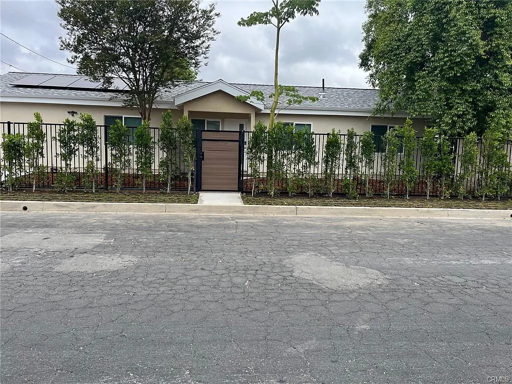 3 bed, 2.5 bath, 1199 sqft, $4,000 — Photo 1