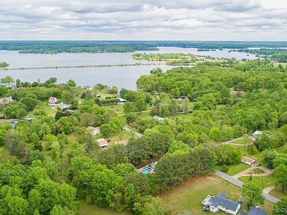 3rd image of 103 Lakeview Dr