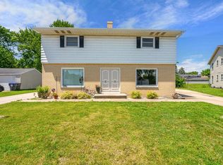 1133-1135 Primrose Ct, Neenah, WI 54956