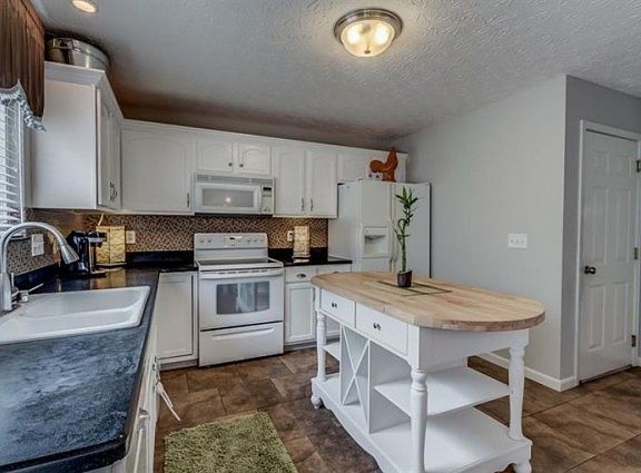 4th image of 1127 Donner Dr