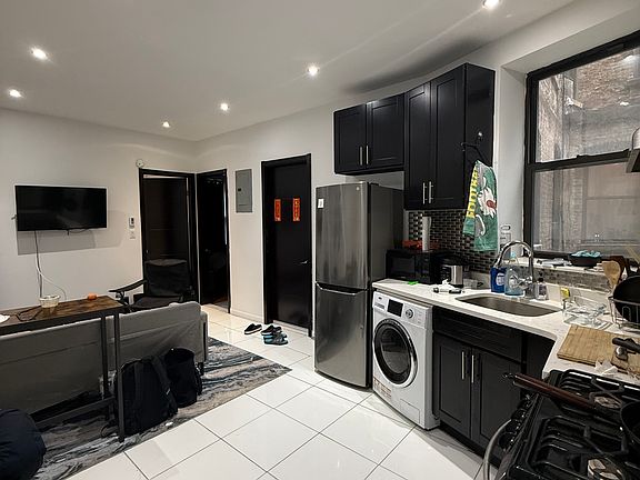 3rd image of 4 W 108th St #25