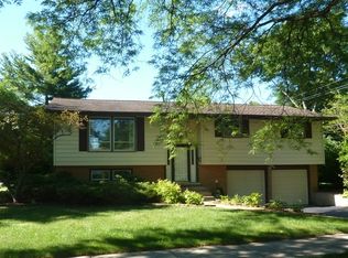 606 S Stuart Ln, Palatine, IL 60067
