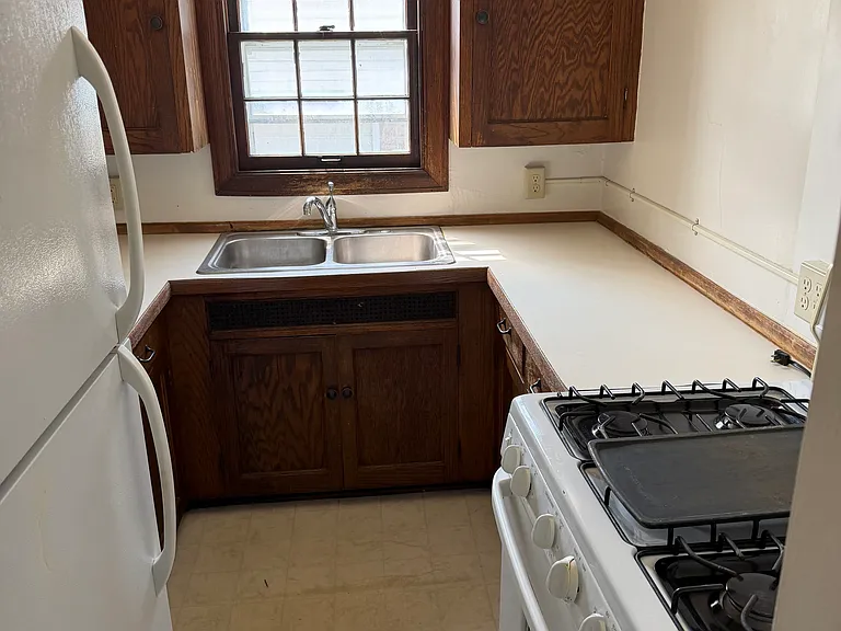 314 E 3rd St #6 — Photo 3