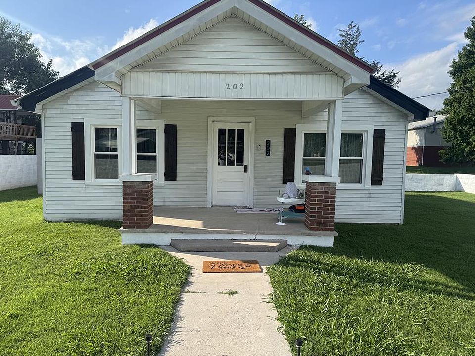 1st image of 202 W 4th St