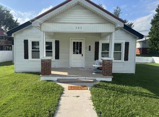 202 W 4th St, Livingston, TN 38570