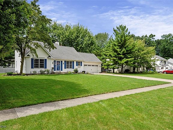 4th image of 870 Hollyview Dr