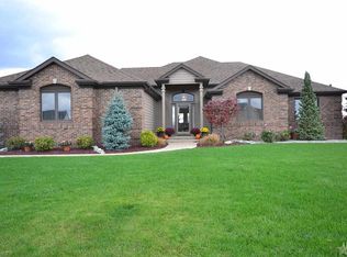 405 Steeplechase Dr, Auburn, IN 46706