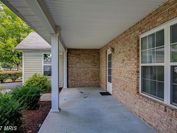 4th image of 211 Knollwood Ct