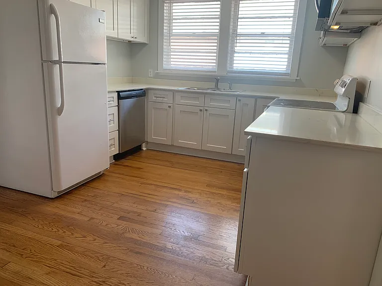 2344 Oak St #3 — Photo 4