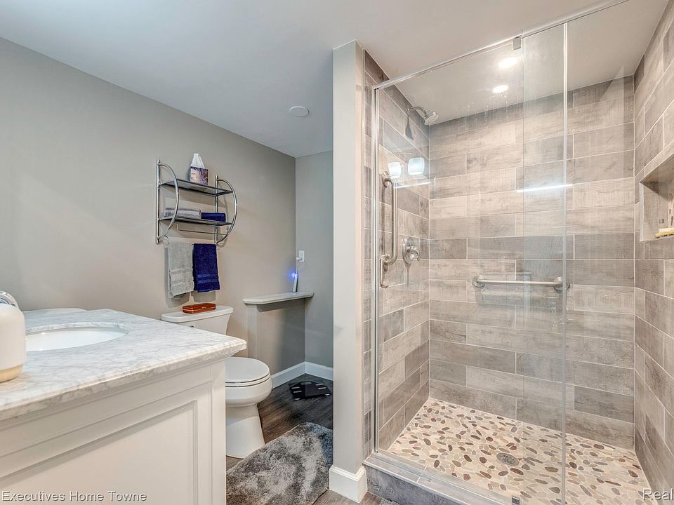 1467 Krafft Rd Apt 8, photo 21