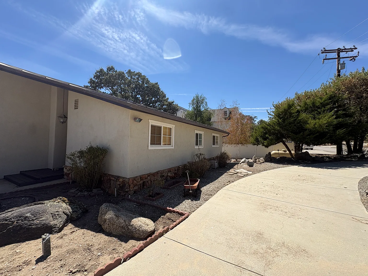 3 bed, 1816 sqft, $2,500 — Photo 2
