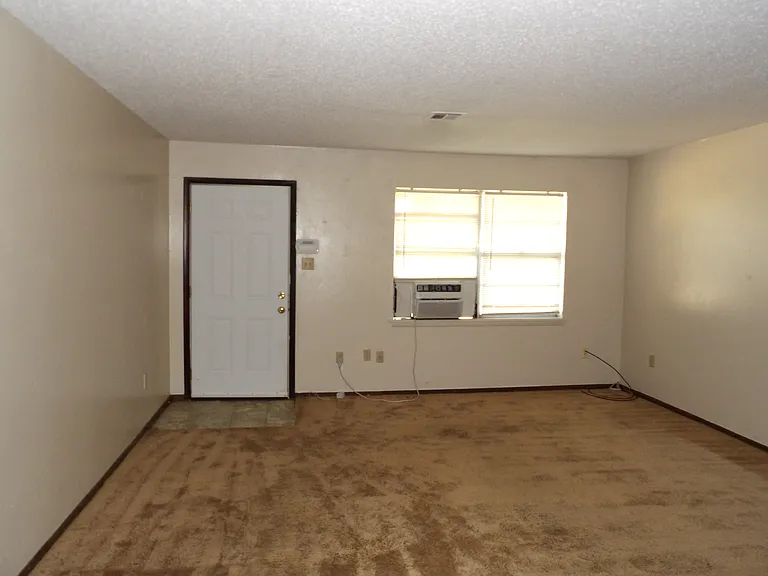 123 NE Cimarron Trl — Photo 8