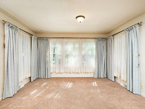 4th image of 2618 Louise Ln