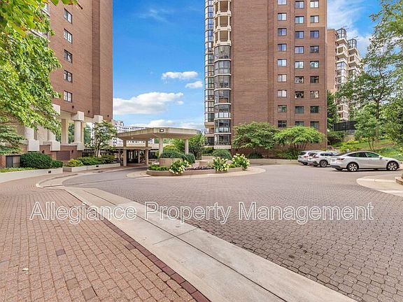 2nd image of 1600 N Oak St APT 111