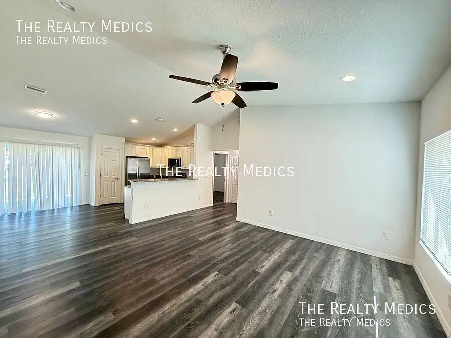 !Price Drop! Gorgeous 3 Bedroom, 2 Bathroom Home In Ocala!! — Photo 2