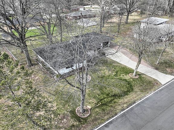 4th image of 3415 N University Ave
