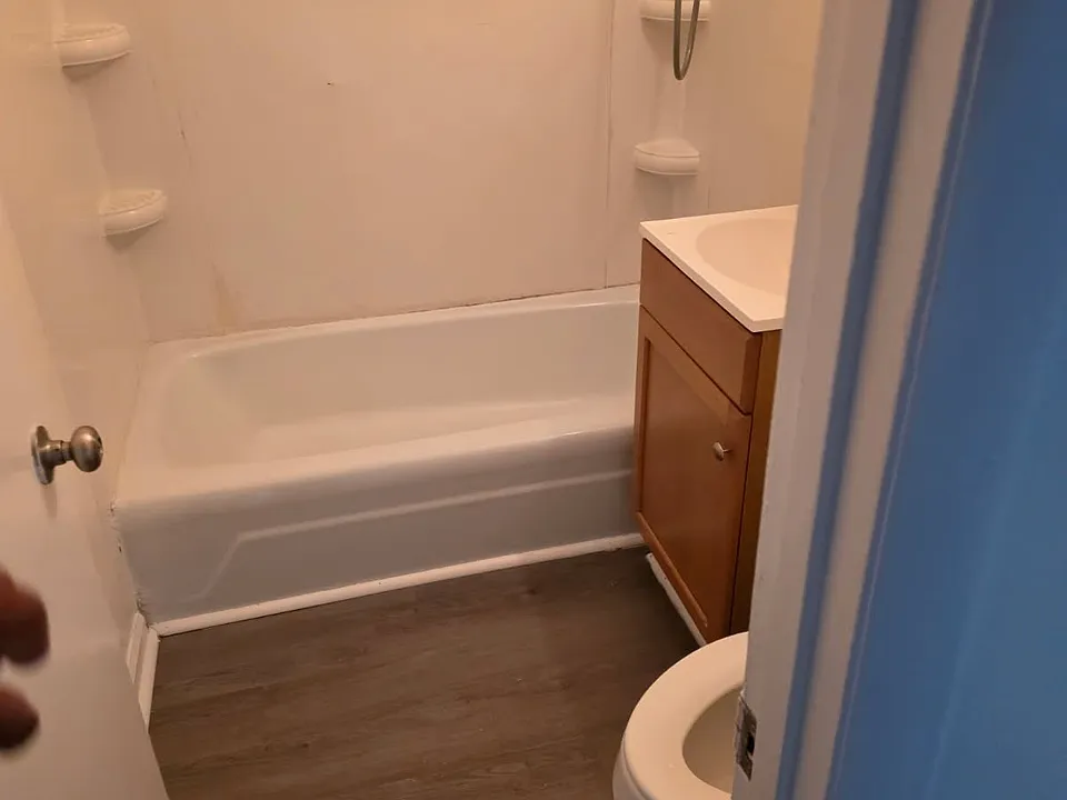 106 Garrett Ln #122