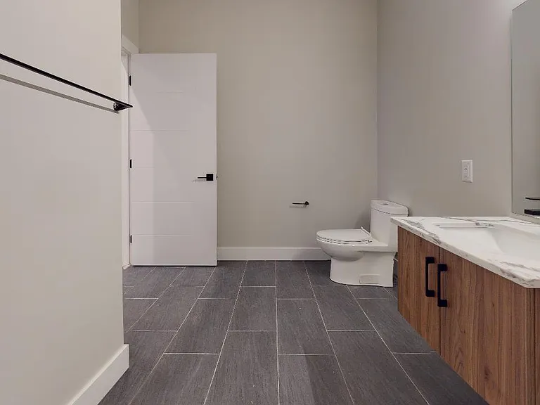 5726 Inglis St — Photo 19