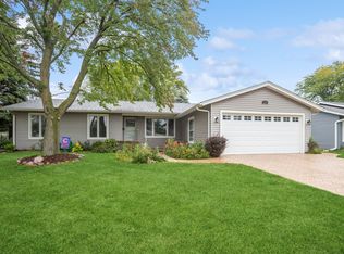 598 Lowestoft Ln, Elk Grove Village, IL 60007