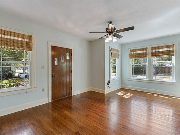 4th image of 921 W West St