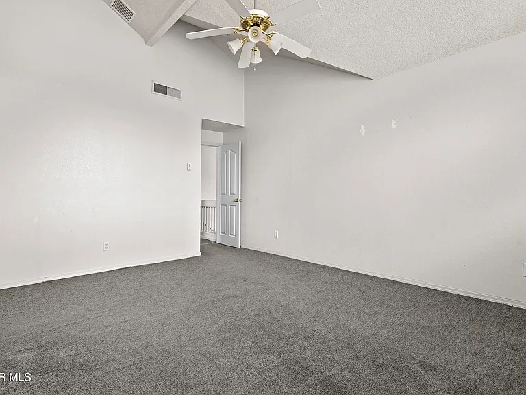 7481 Umbria Dr — Photo 14