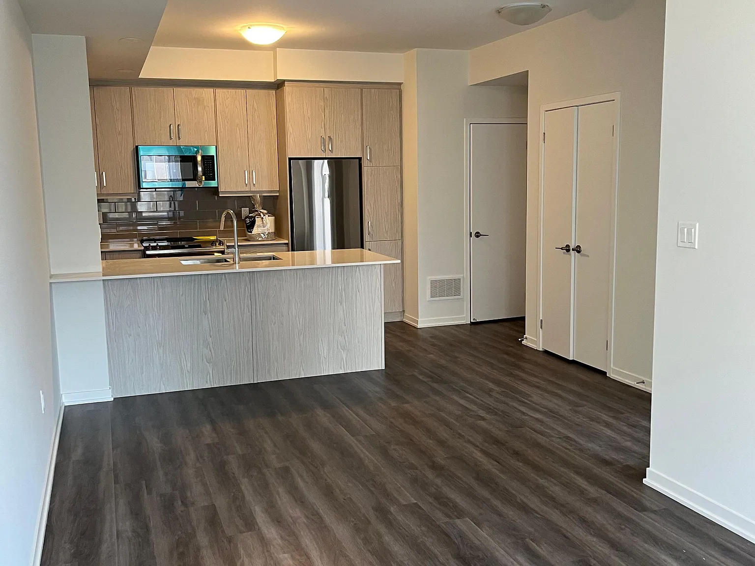 130 Honeycrisp Cres — Photo 2