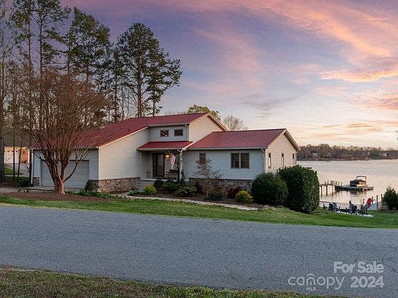 4th image of 2715 Westview Dr