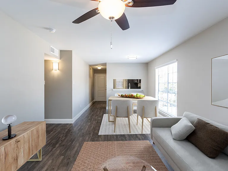Stratford House Apartments — Photo 21