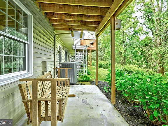 5th image of 1916 Deer Path Rd