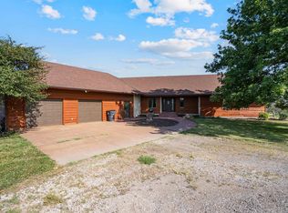 9736 W Lake Rd, Ozawkie, KS 66070