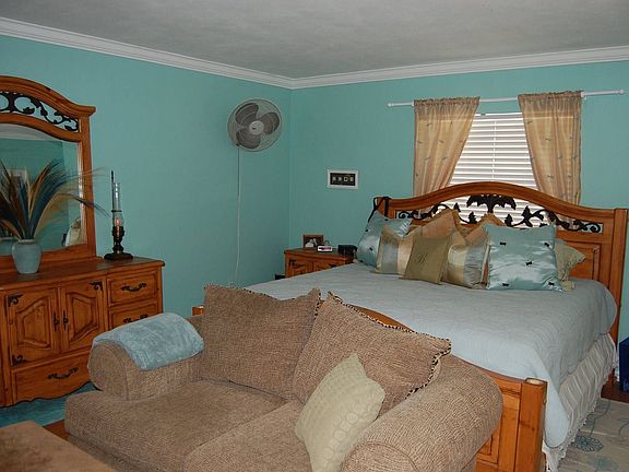 5th image of 4040 Lakeview Dr