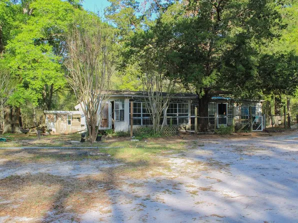 1689 Rosemary Cir, Bell, FL 32619