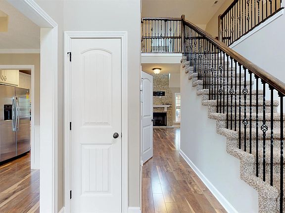 3rd image of 3744 Windhaven Dr