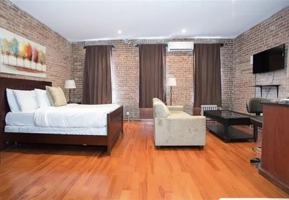 Rented by Century 21 Metropolitan | media 28